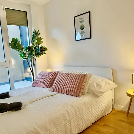 Modernes Mit Balkon Naehe Scs Wiener Neudorf