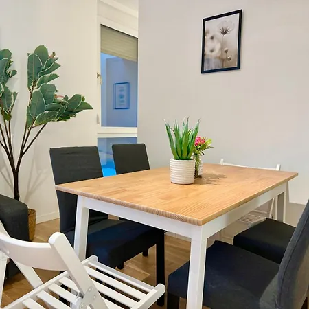 Apartment Modernes Mit Balkon Naehe Scs *