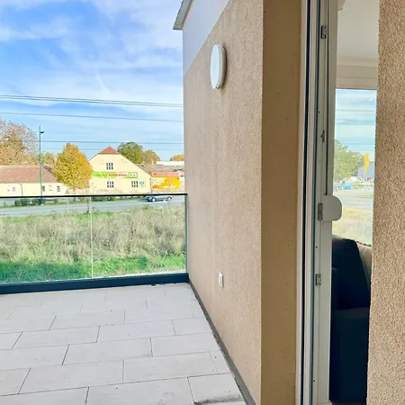 Modernes Mit Balkon Naehe Scs Apartment *