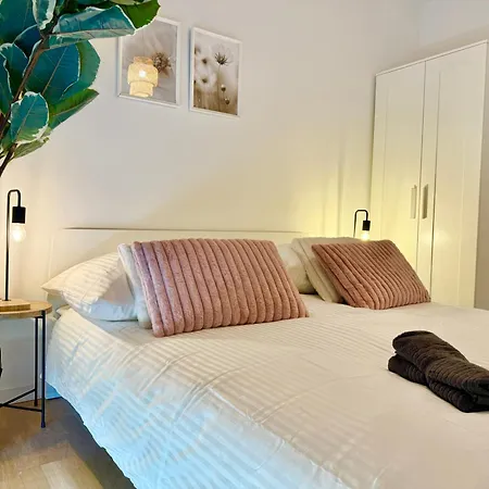 Apartment Modernes Mit Balkon Naehe Scs *