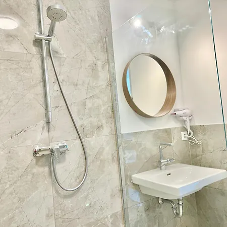 Modernes Mit Balkon Naehe Scs * Wiener Neudorf