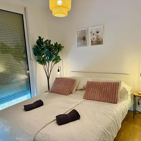 Modernes Mit Balkon Naehe Scs *