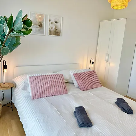 Modernes Mit Balkon Naehe Scs * Wiener Neudorf