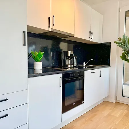 Apartment Modernes Mit Balkon Naehe Scs *